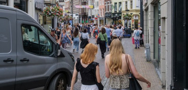 Afbeelding van Waarom Nederlandse gemeenten verschillende keuzes maken voor toegankelijkheid van trottoirs en oversteekplaatsen