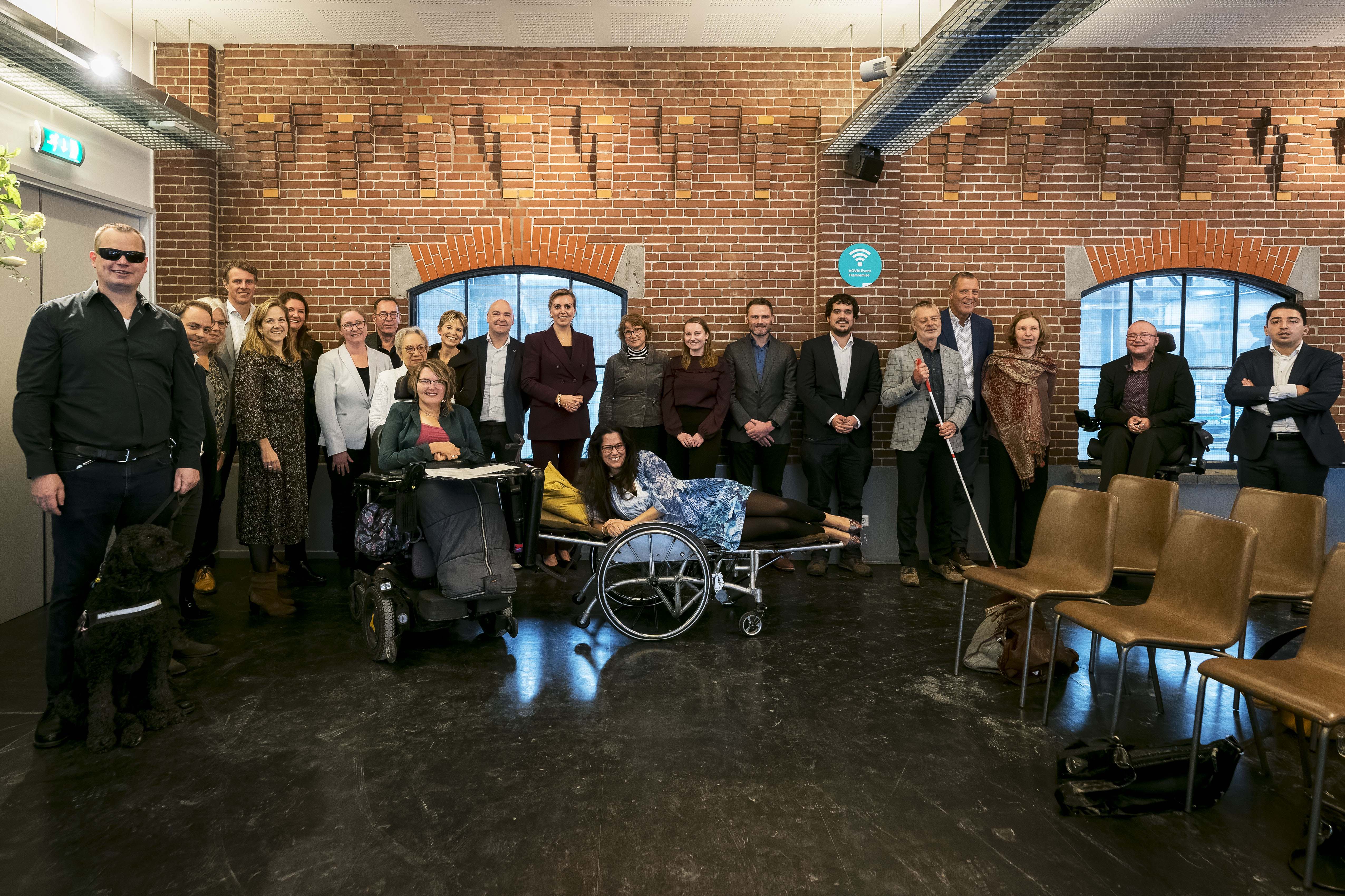 Groepsfoto van aanwezigen bij de ondertekening van het Bestuursakkoord Toegankelijkheid